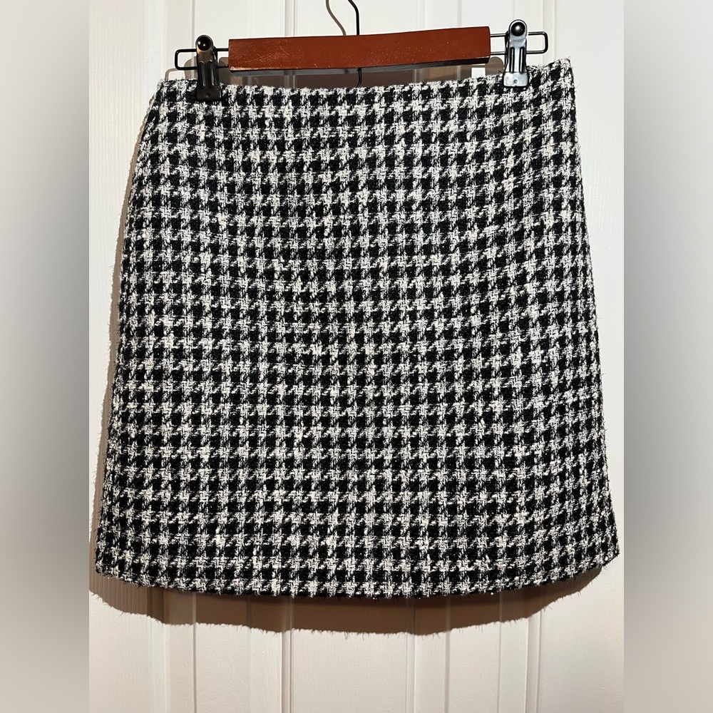 Loft houndstooth tweed mini skirt size 4 petite